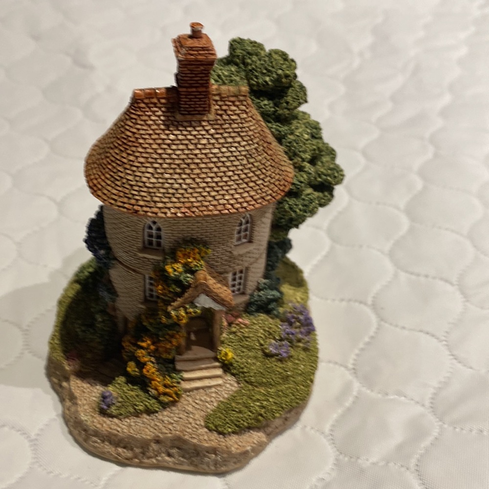 LILLIPUT LANE TEA CADDY COTTAGE .